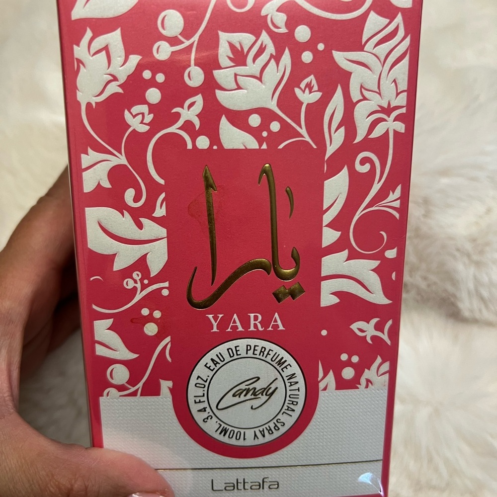 Yara Candy Eau de Parfum - Pink